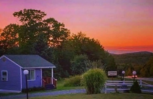 Ellsworth Cabaña | The Purple Cottage@Twin Hills Cottages of Acadia