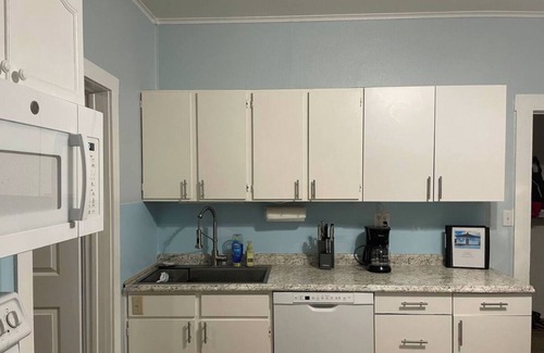 Ely Casa | The Purple Door -FRESHLY UPGRADED AIR CONDITIONING NOW AVAILABLE-