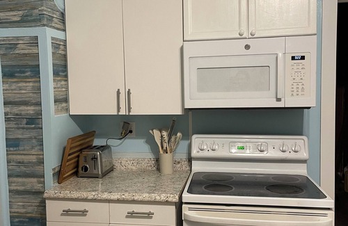 Ely Casa | The Purple Door -FRESHLY UPGRADED AIR CONDITIONING NOW AVAILABLE-
