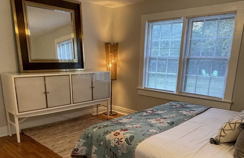 Bennettsville Casa | The Purple Heart Cottage on Main Street, Entire Home 2Bl King Primary Rooms