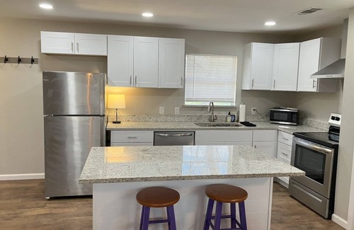 Stephenville Casa | The Purple House | Cozy Near TSU