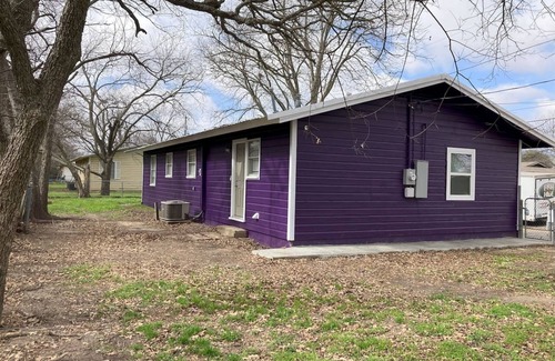 Stephenville Casa | The Purple House | Cozy Near TSU
