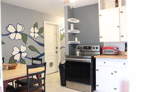 Columbia Casa | The Purple House - Central - Close To Downtown