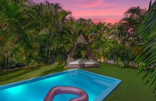 Little Havana Villa | The Purple Paradise Poolhot Tub Little Havana