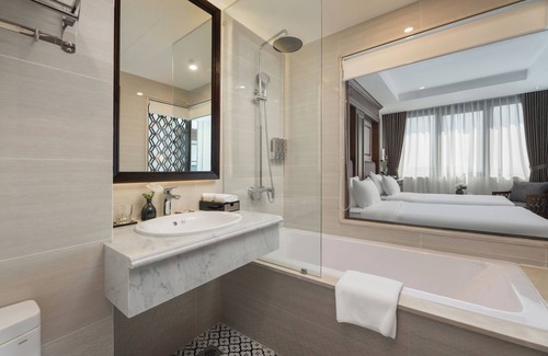 Hang Bac Hotel | The Q Boutique Hotel