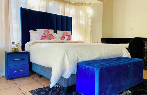 Ekurhuleni Cama Y Desayuno | The Q’s Guest suite