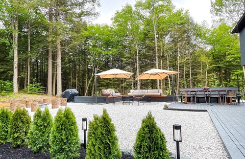 West Hartford Casa | The Quechee Haus: VT Retreat with Outdoor Hot Tub