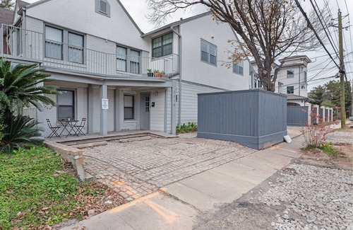 Greenway Plaza-Upper Kirby Apartamento | The Queen Endgame! Sleeps 14! 6BR/5BA/2PA