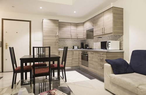 Gare Apartamento | The Queen Luxury Apartments - Villa Serena