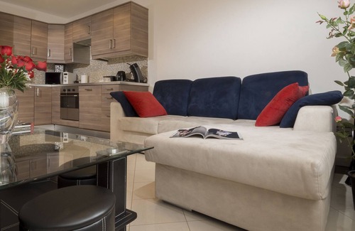 Gare Apartamento | The Queen Luxury Apartments - Villa Serena