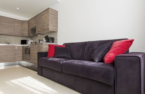 Gare Apartamento | The Queen Luxury Apartments - Villa Serena