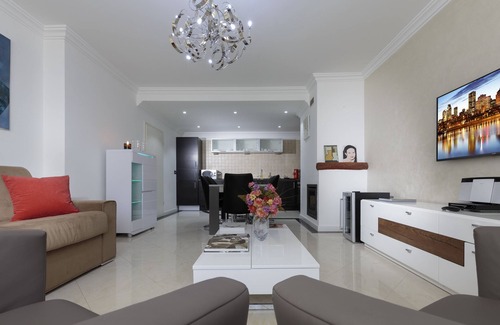 Gare Apartamento | The Queen Luxury Apartments - Villa Cortina