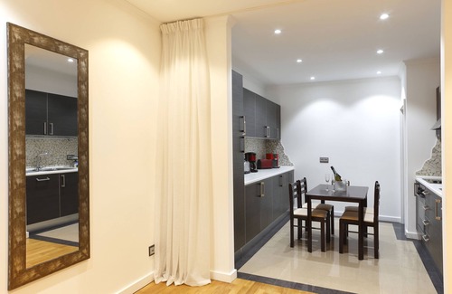 Gare Apartamento | The Queen Luxury Apartments - Villa Cortina