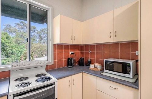 West Gladstone Apartamento | The Queenslander - Stone's Throw from City Centre and Gladstone Hospital