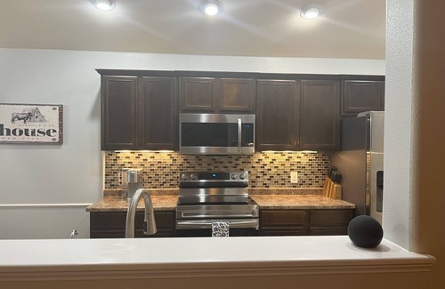 Lubbock Casa | *The Quincy Farmhouse* Newly appointed home in quiet Quincy Park neighborhood.