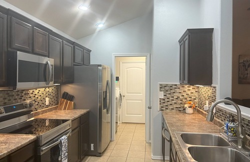 Lubbock Casa | *The Quincy Farmhouse* Newly appointed home in quiet Quincy Park neighborhood.