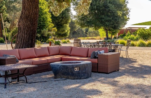Paso Robles Casa | Elegant Vintage Barn quiet country charm. Walk to wineries, minutes to town.