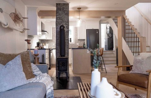 Quidi Vidi Casa | The QV Stage, Lux Couples Retreat W/ Outdoor Sauna