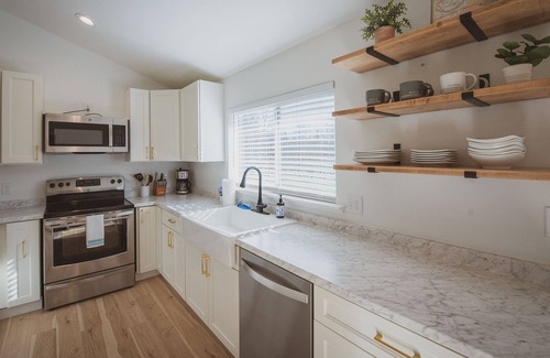 Phoenix Lake-Cedar Ridge Casa | The Ranch House, 2 Acre Retreat! Walk to Indigeny Reserve!