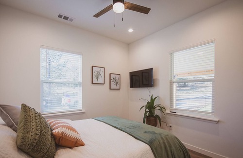 Phoenix Lake-Cedar Ridge Casa | The Ranch House, 2 Acre Retreat! Walk to Indigeny Reserve!