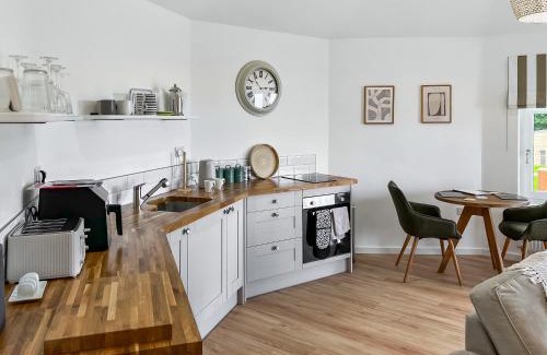 St George Casa | The Rabbit Hole - Uk50123