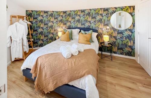 St George Casa | The Rabbit Hole - Uk50123