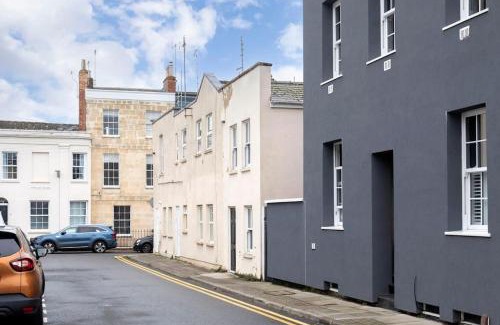 Cheltenham Apartamento | The Races, Portland Place.