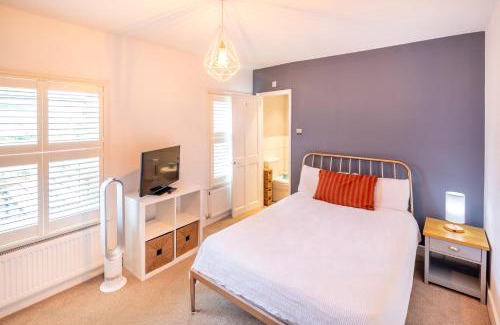 Milton Keynes Apartamento | The Railway Inn MK 3 Bedroom Luxury Stay Sauna, Jacuzzi, Parking & Wi-Fi