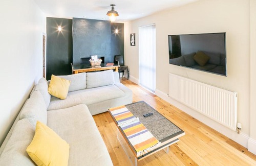 Milton Keynes Apartamento | The Railway Inn MK 3 Bedroom Luxury Stay Sauna, Jacuzzi, Parking & Wi-Fi