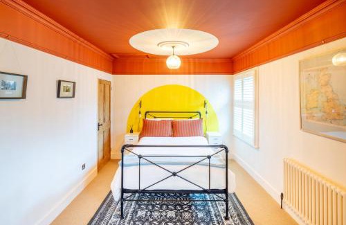 Milton Keynes Apartamento | The Railway Inn MK - Victorian 3-Bedroom Home with Sauna, Jacuzzi Bath, FAST WI-FI & Free Parking