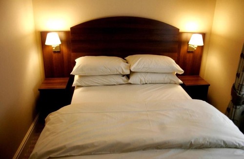 Stratford and New Town Hotel | The Railway Tavern Hotel