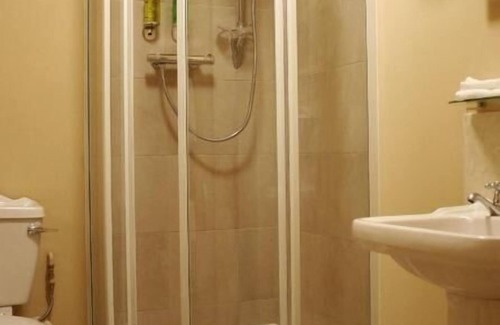 Stratford and New Town Hotel | The Railway Tavern Hotel