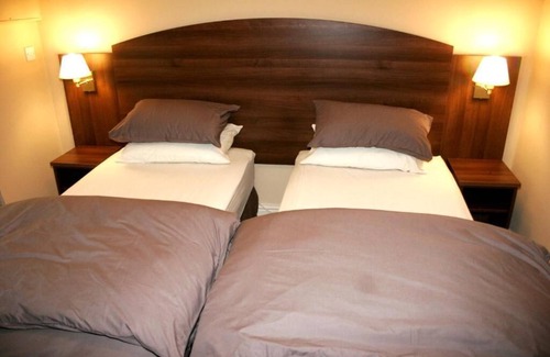 Stratford and New Town Hotel | The Railway Tavern Hotel
