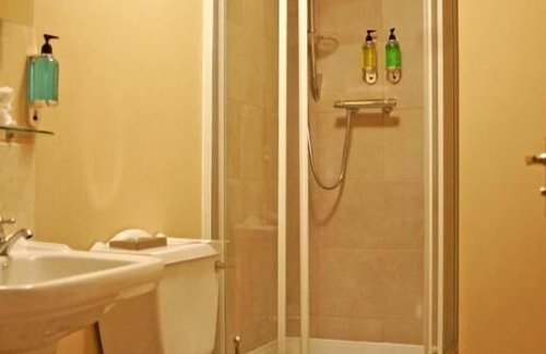 Stratford and New Town Hotel | The Railway Tavern Hotel