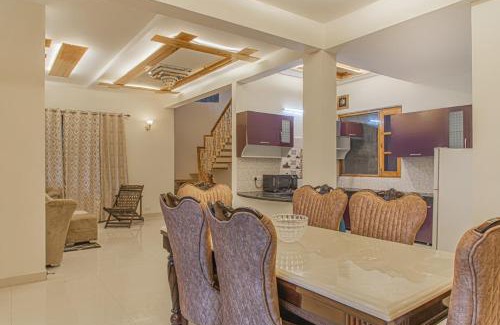Dharampur Hotel | The Rajmahal Retreat I 3 Bedrooms Entire Villa I Nature Treks & Mountains View I Bonfire I Kasauli By Exotic Stays