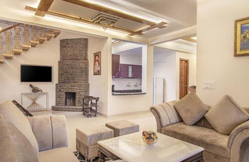 Dharampur Hotel | The Rajmahal Retreat I 3 Bedrooms Entire Villa I Nature Treks & Mountains View I Bonfire I Kasauli By Exotic Stays