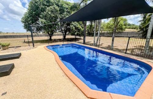 Mackay Casa | The Ranch 4brm,3bth,AC,Pool