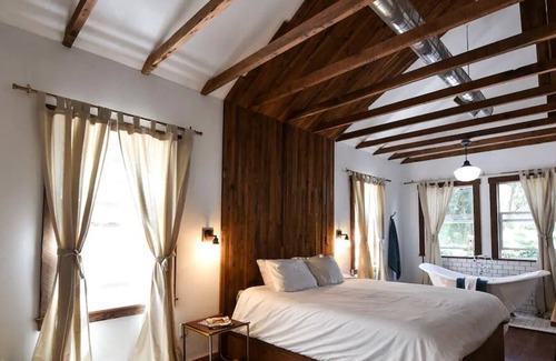 Samoa Apartamento | The Ranch House at Humboldt Bay Social Club