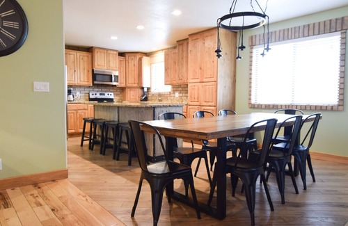 Lindon Casa | The Ranch House Sleeps 20, Bikes, Hot Tub