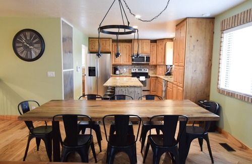 Lindon Casa | The Ranch House Sleeps 20, Bikes, Hot Tub