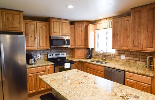 Lindon Casa | The Ranch House Sleeps 20, Bikes, Hot Tub