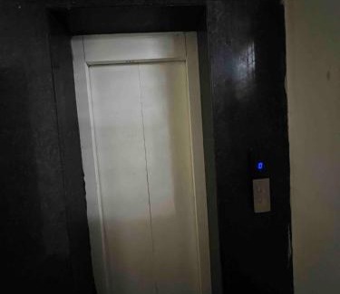 Sainik Farm Cama Y Desayuno | The Raveesh - 2BHK Fully Furnished Apartment J85