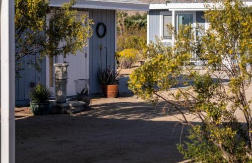 Joshua Tree Casa | The Raven House - Renovated Homestead Cabin