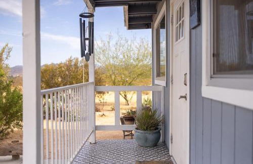 Joshua Tree Casa | The Raven House - Renovated Homestead Cabin