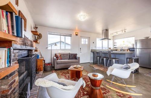 Joshua Tree Casa | The Raven House - Renovated Homestead Cabin