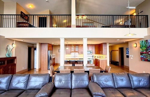 Big White Ski Resort Condominio | The Raven Penthouse-6 Bedroom 5 Bathroom Ski Condo with 3 Master Bedrooms + Loft
