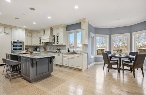 Southwest Calgary Casa | The Ravine Luxury Retreat