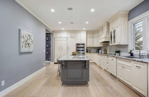 Southwest Calgary Casa | The Ravine Luxury Retreat