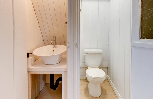 Saint Ferreol les Neiges Cama Y Desayuno | The Red Roof in the heart of the Village 5 bedrooms - 12 people