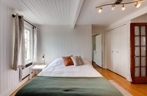 Saint Ferreol les Neiges Cama Y Desayuno | The Red Roof in the heart of the Village 5 bedrooms - 12 people